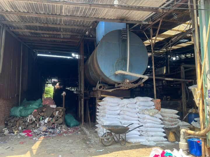 Khảo sát thực tế tình trạng ô nhiễm môi trường tại Ấp 34: Nhiều cơ sở xả thải, gây khói bụi và tiếng ồn Z7822520522218 5c8404c52e849990489f27e4c9637f04