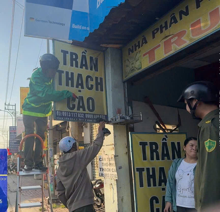 Xã Vĩnh Lộc xử phạt gần 500 trường hợp vi phạm trật tự đô thị z7876273256174 c620c98dd45aab755aecff17e619fc74