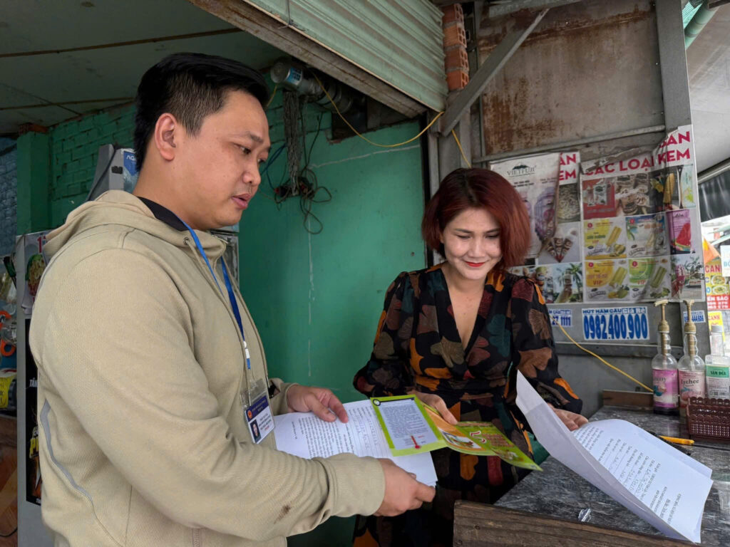 Xã Vĩnh Lộc tăng cường kiểm tra an toàn thực phẩm tại khu vực gần các điểm thi lớp 10 z7888388894421 6fbe29f82845bc1dcd20ec6f93cdcaef