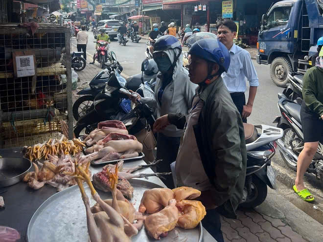 Xã Vĩnh Lộc quyết tâm lập lại trật tự đô thị, ngăn chặn tái lấn chiếm lòng lề đường z7911446503313 20c0791db0b36e256fa45bb591e2f1be